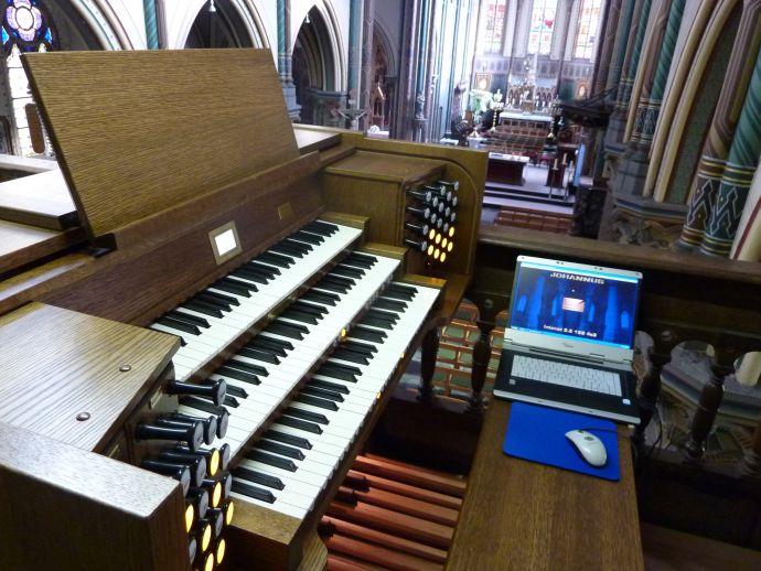 Orgelhuis Delobelle: Noorderwijk - Ecclesia D350 met UL-versterking