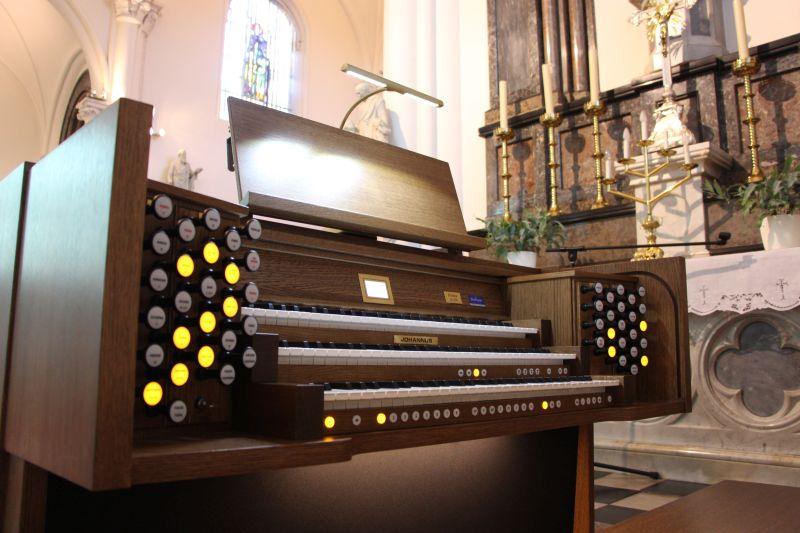 Orgelhuis Delobelle: Kleit Sint Vincentius a Paulo Kerk, Johannus Ecclesia T250