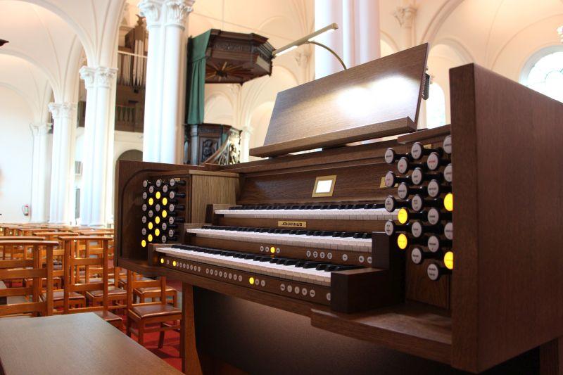 Orgelhuis Delobelle: Kleit Sint Vincentius a Paulo Kerk, Johannus Ecclesia T250